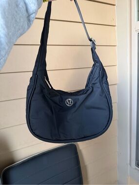 LULULEMON CITY ESSENTIALS SHOULDER BAG